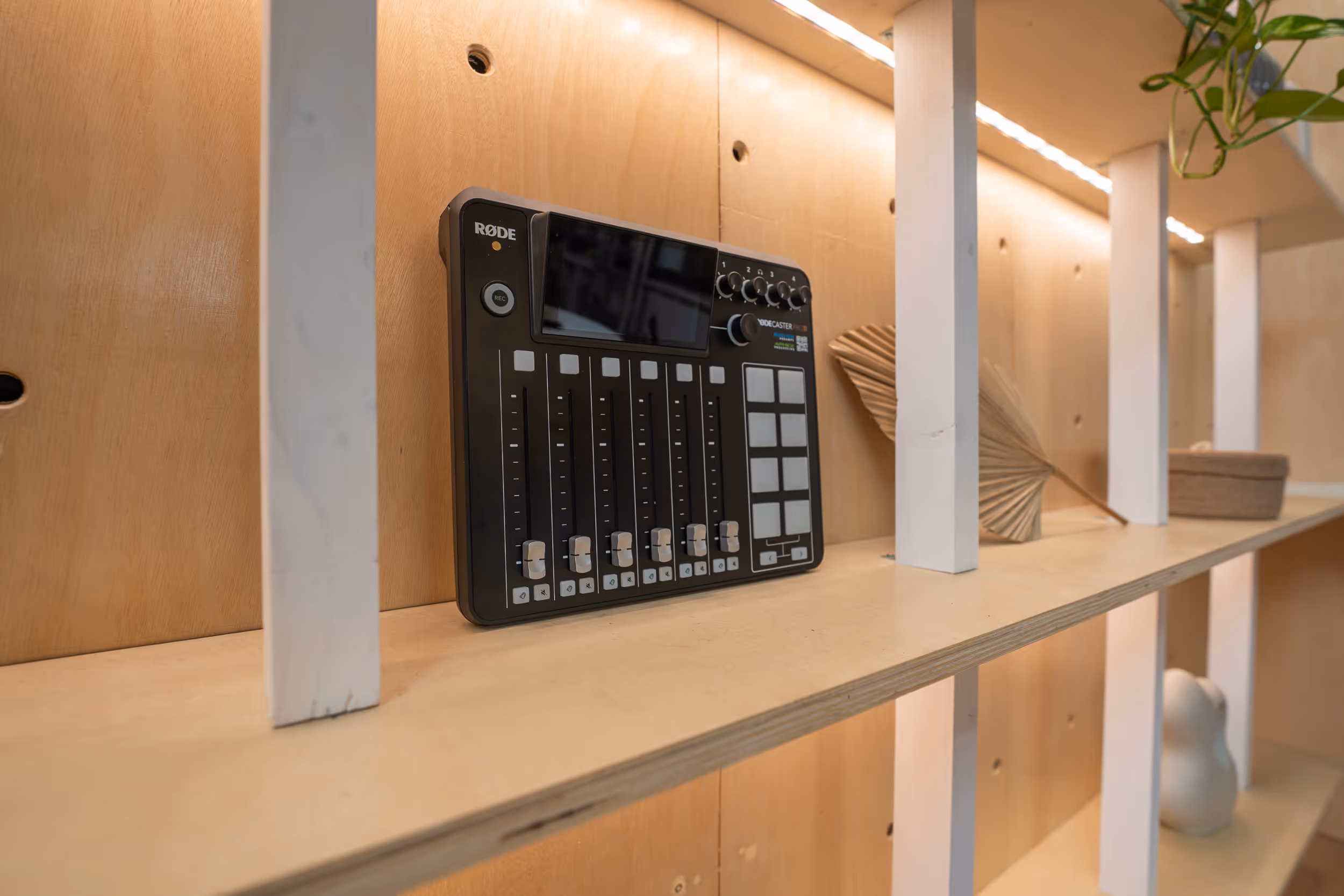 Echipament studio Mixer Rode